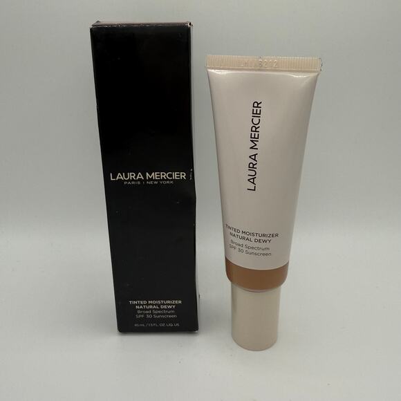 Laura Mercier Tinted Moisturizer Natural Dewy 4C Hazel 1.5 Fl Oz/45ml - Picture 2 of 8